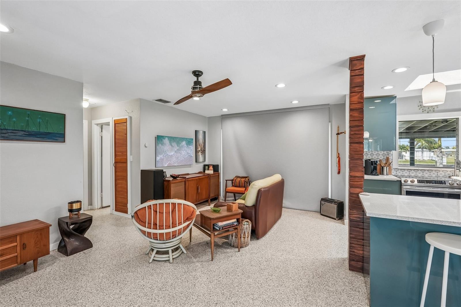 561 Lindley Ter Property Photo 4
