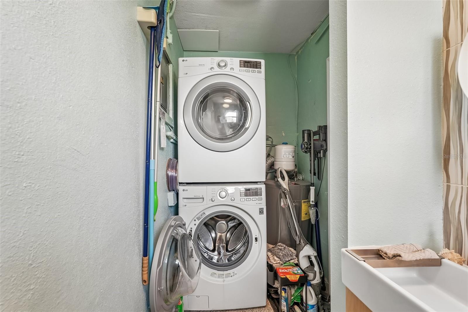 561 Lindley Ter Property Photo 17