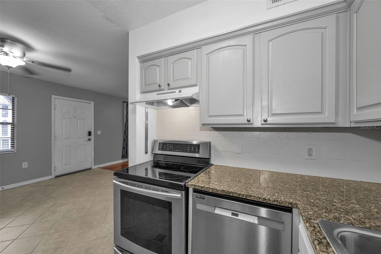 6100 Gulfport Blvd S #405 Property Photo 12