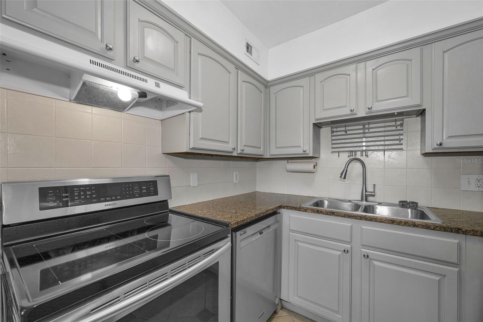 6100 Gulfport Blvd S #405 Property Photo 14
