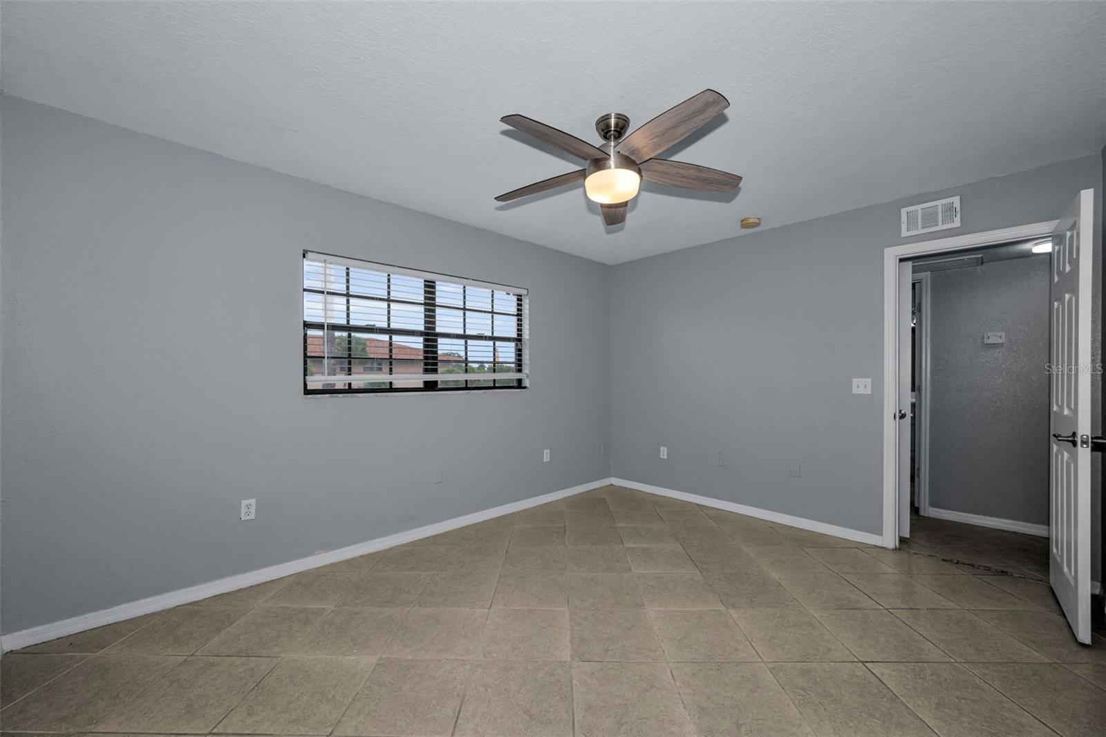 6100 Gulfport Blvd S #405 Property Photo 25