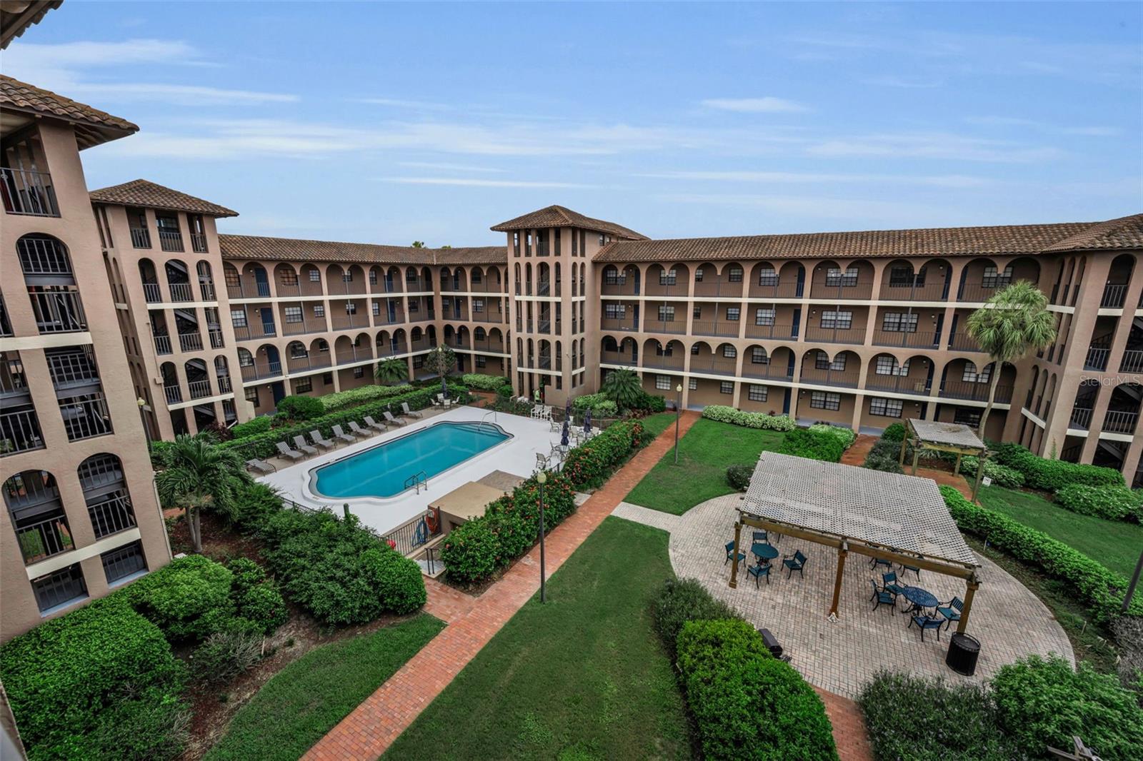 6100 Gulfport Blvd S #405 Property Photo 35