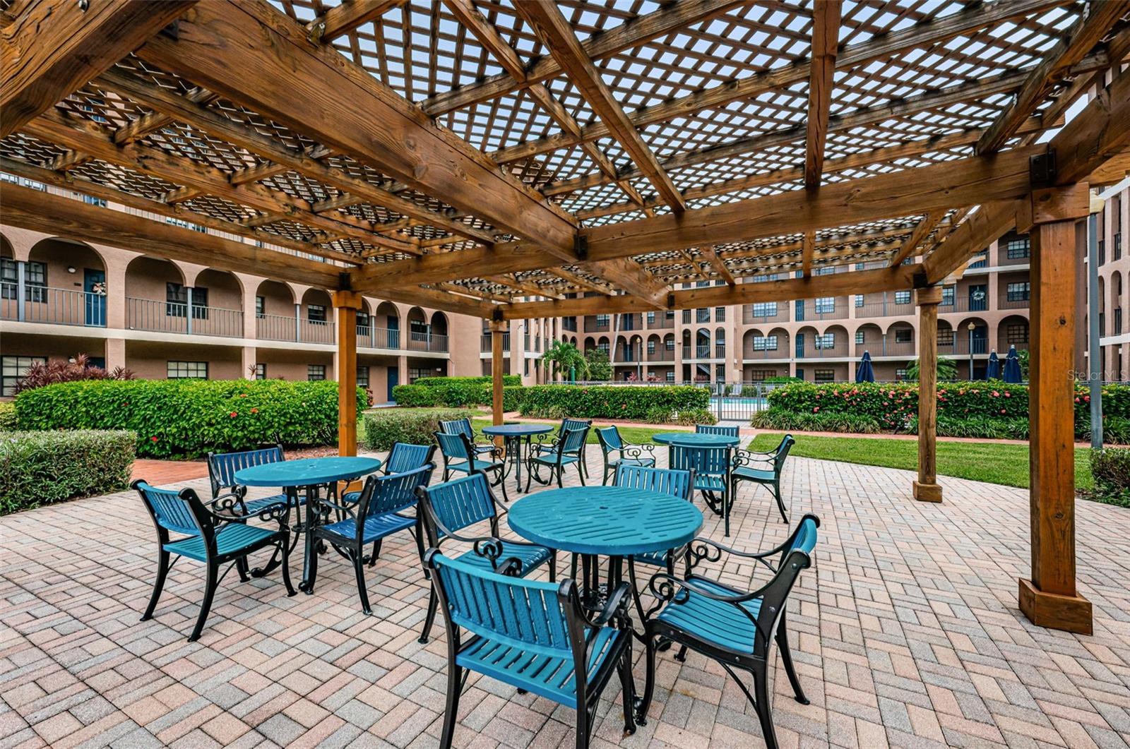 6100 Gulfport Blvd S #405 Property Photo 43