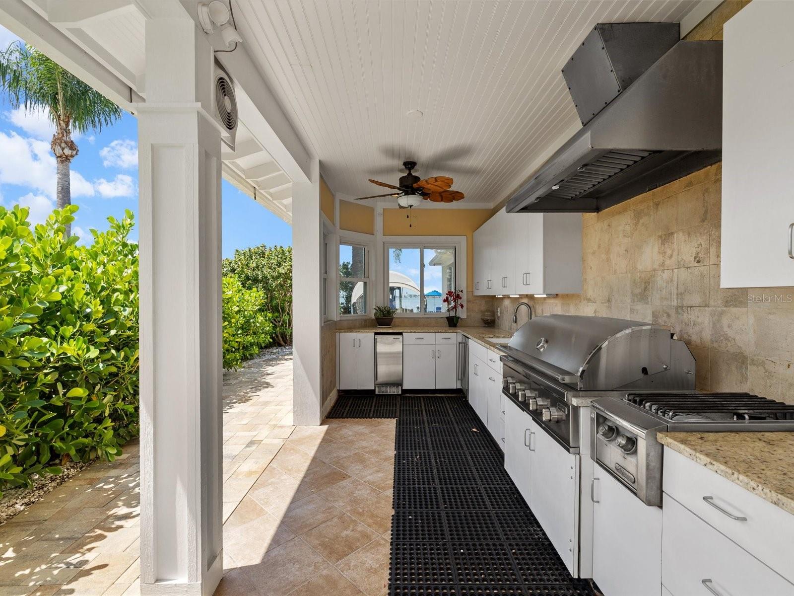 1828 Venetian Point Dr Property Photo 12