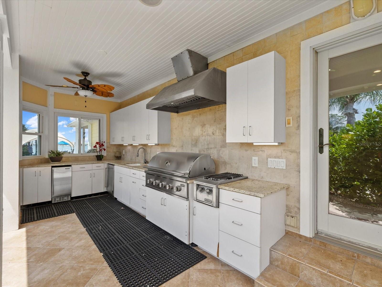 1828 Venetian Point Dr Property Photo 13