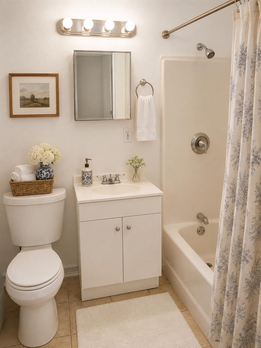 2107 W Chestnut St Property Photo 8