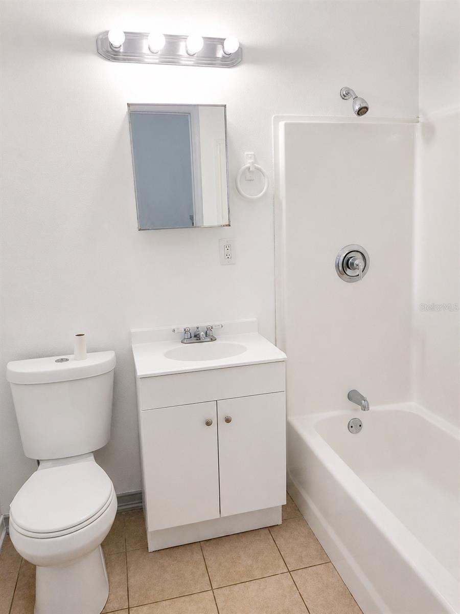2107 W Chestnut St Property Photo 14