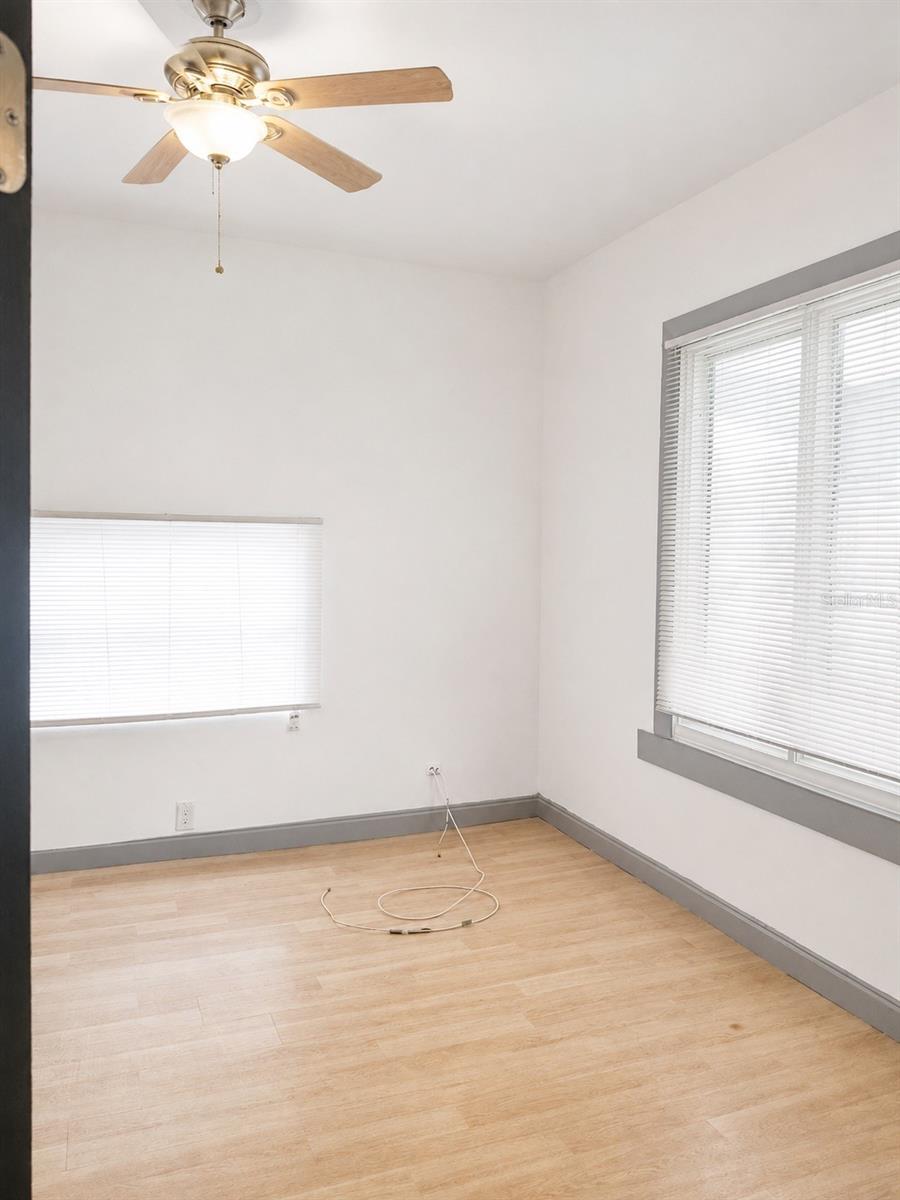 2107 W Chestnut St Property Photo 15