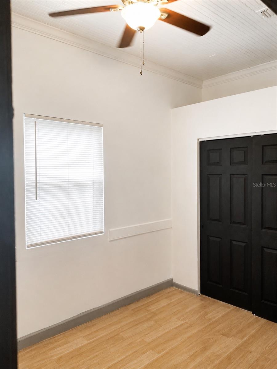 2107 W Chestnut St Property Photo 16