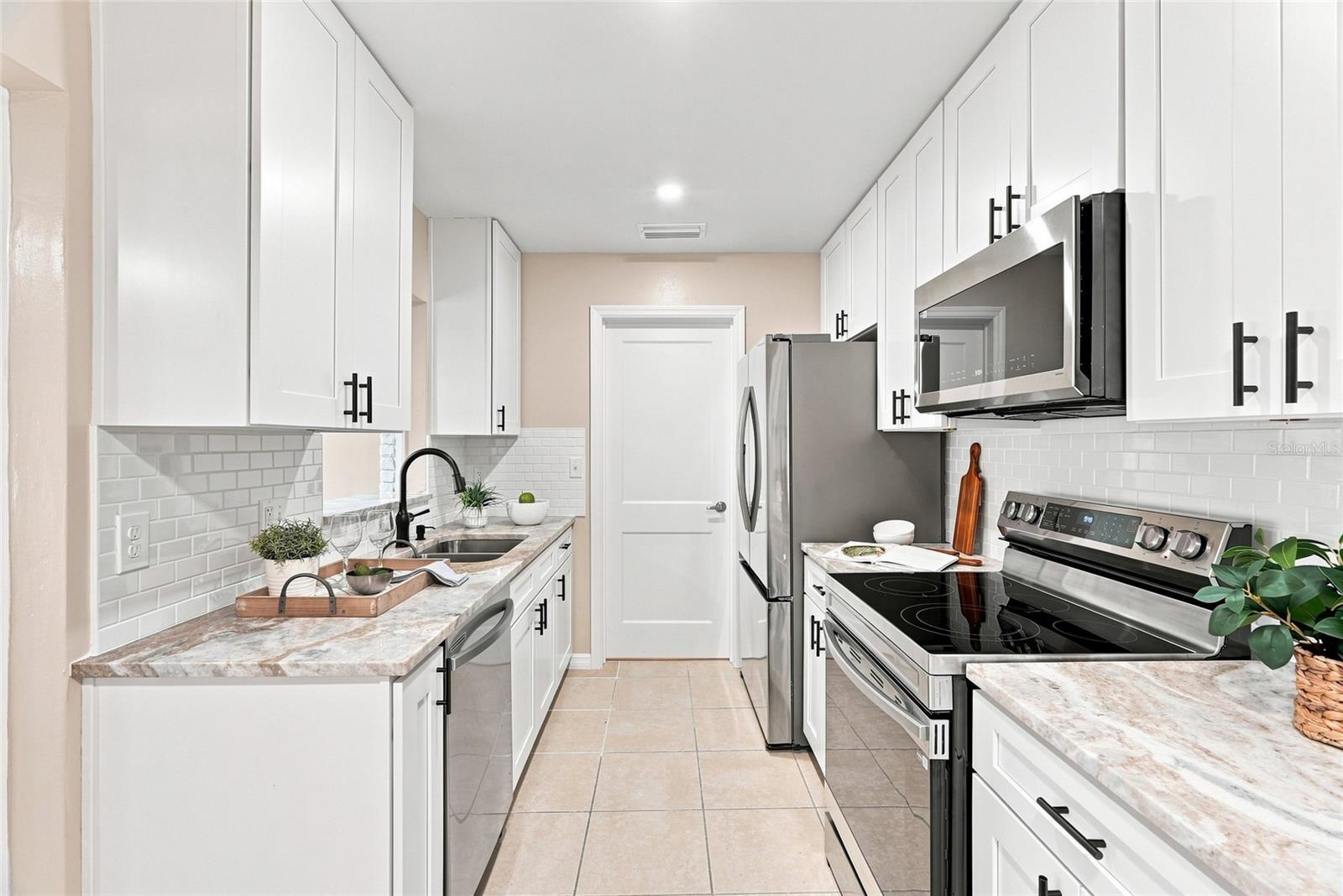 10926 Temple Ave Property Photo 10