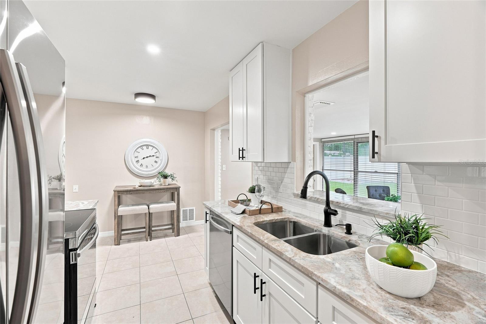 10926 Temple Ave Property Photo 11