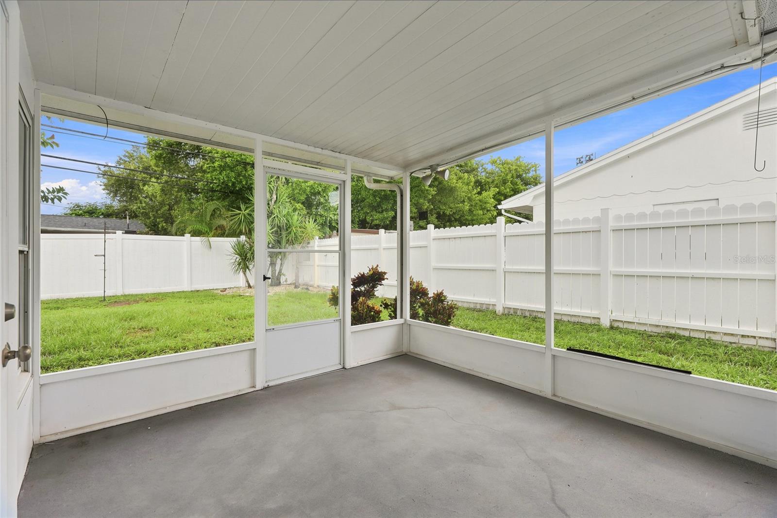 10926 Temple Ave Property Photo 26
