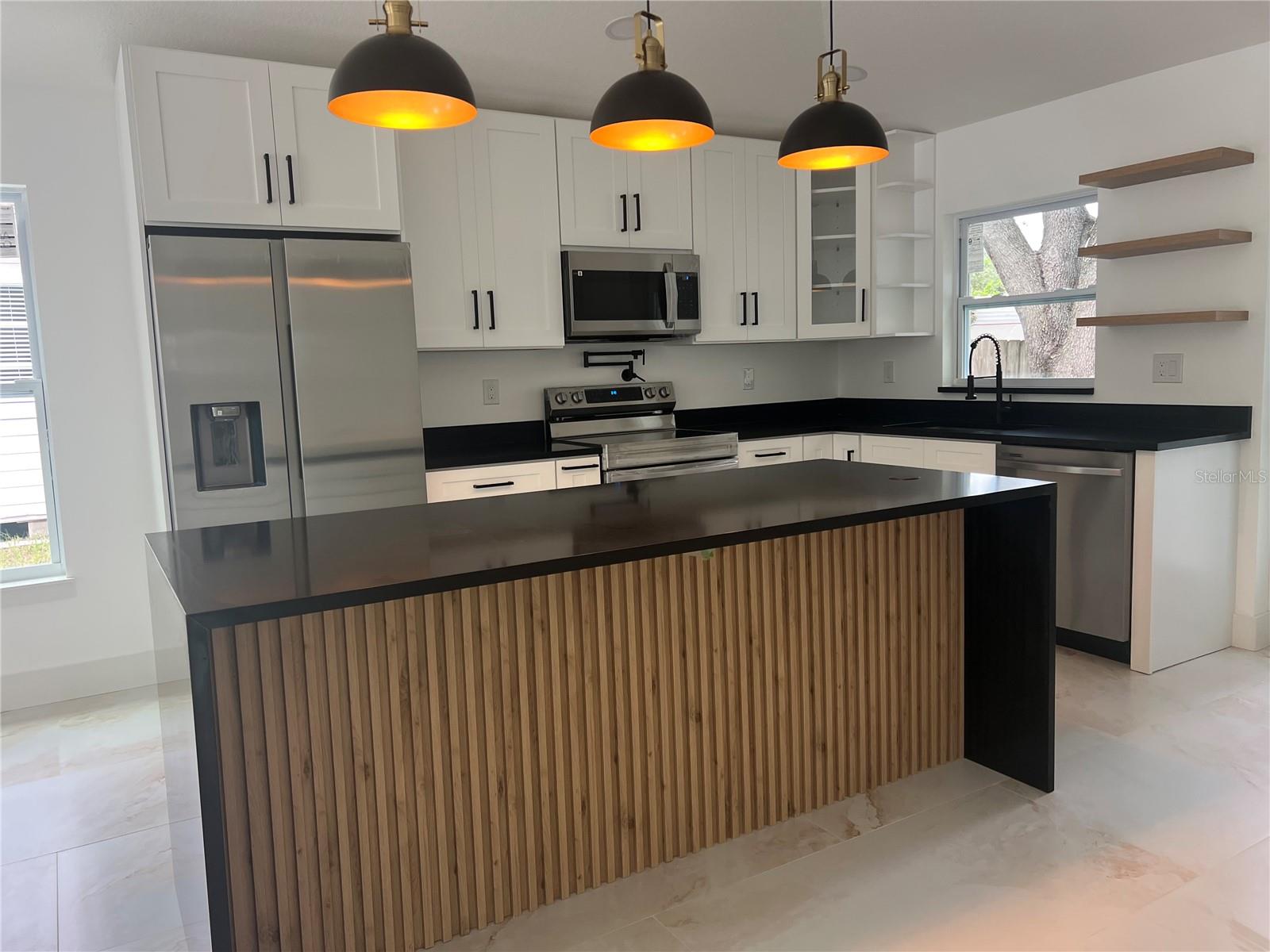 8915 N Willow Ave Property Photo 16