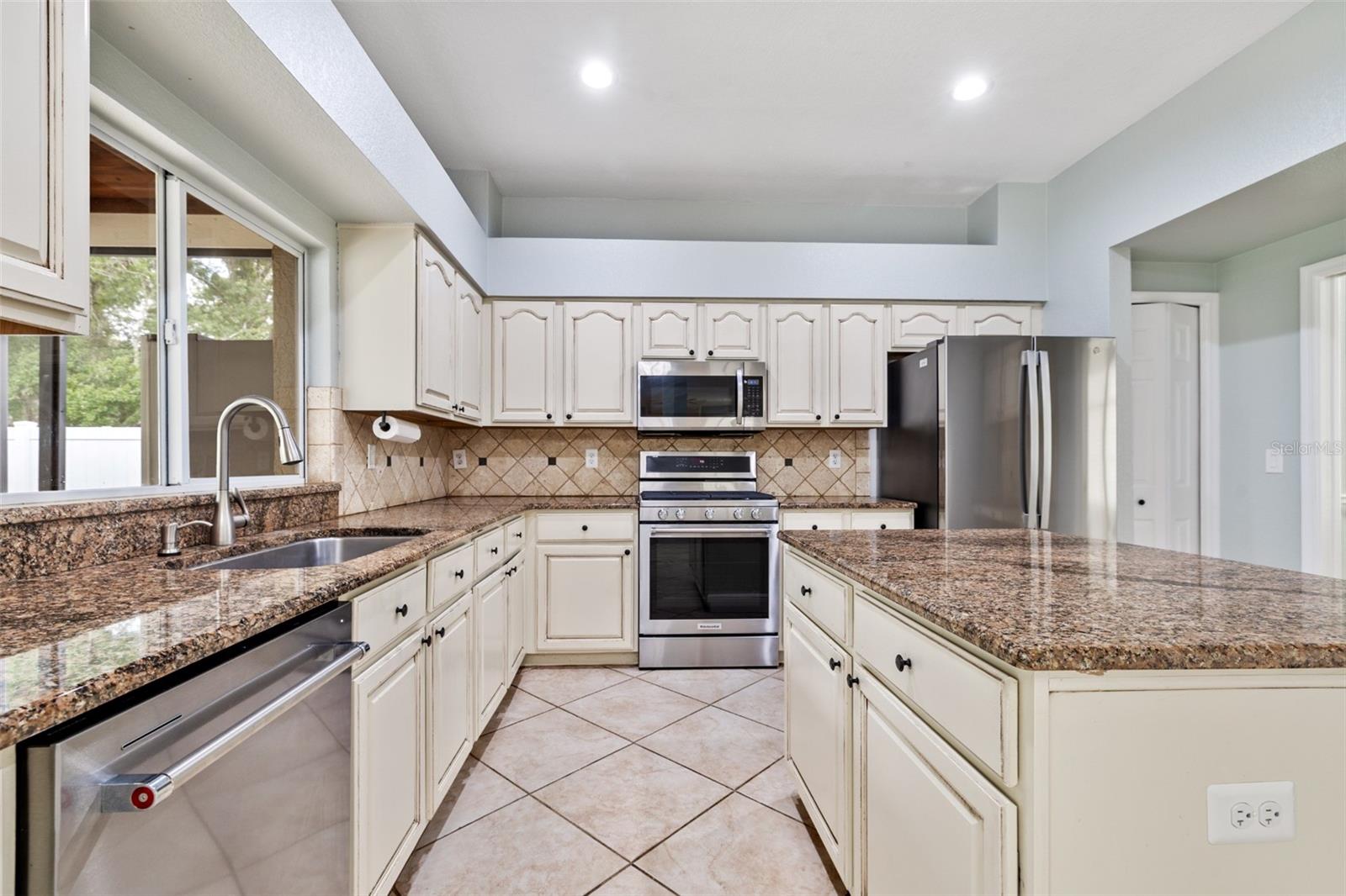 15713 Muirfield Dr Property Photo 16