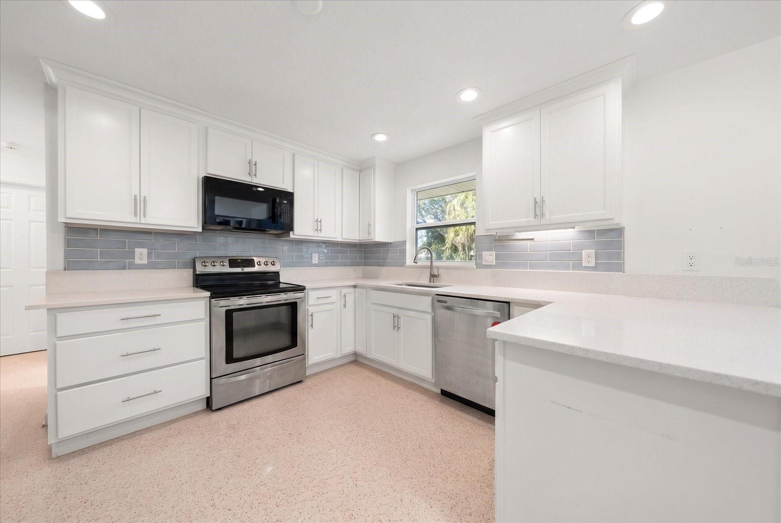 1690 Pinehurst Rd Property Photo 4