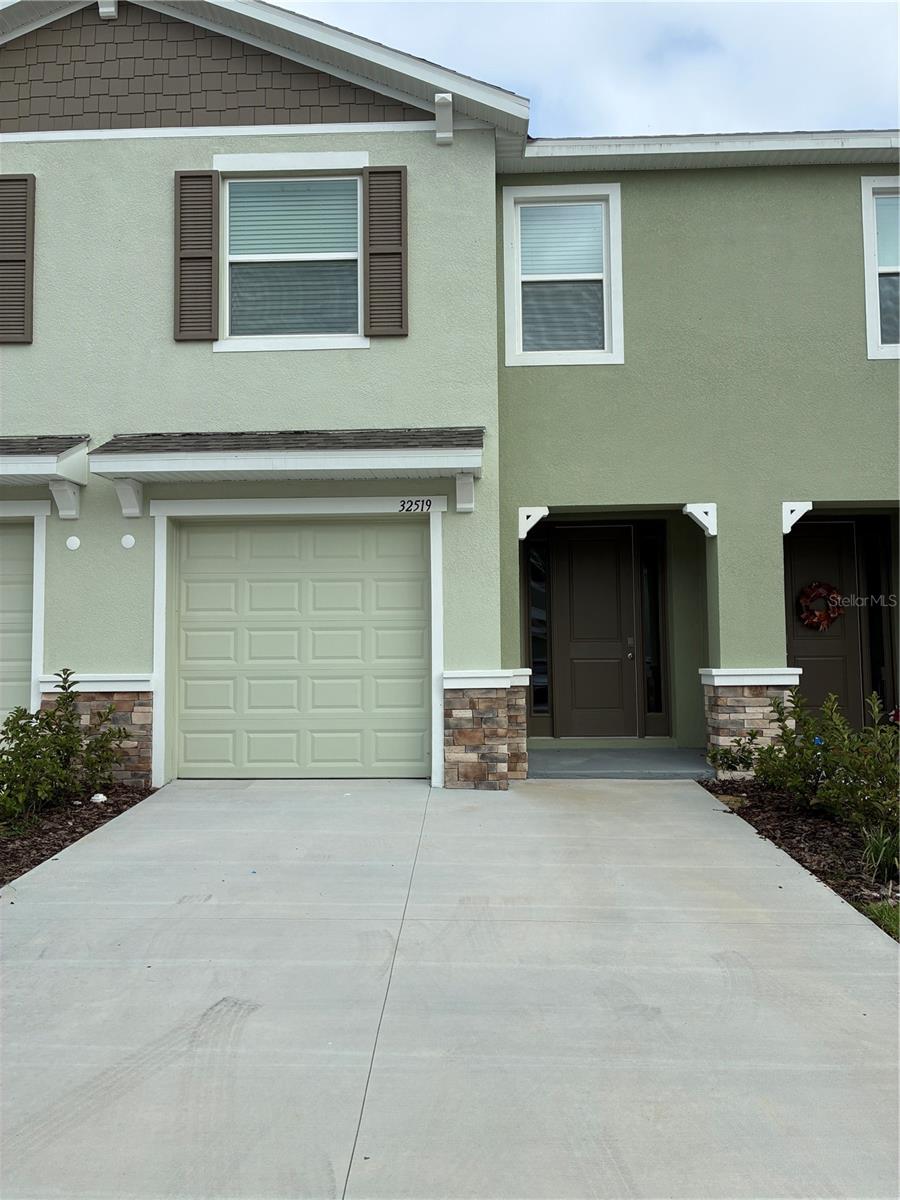 32519 Midsummer Night Ln Property Photo 2