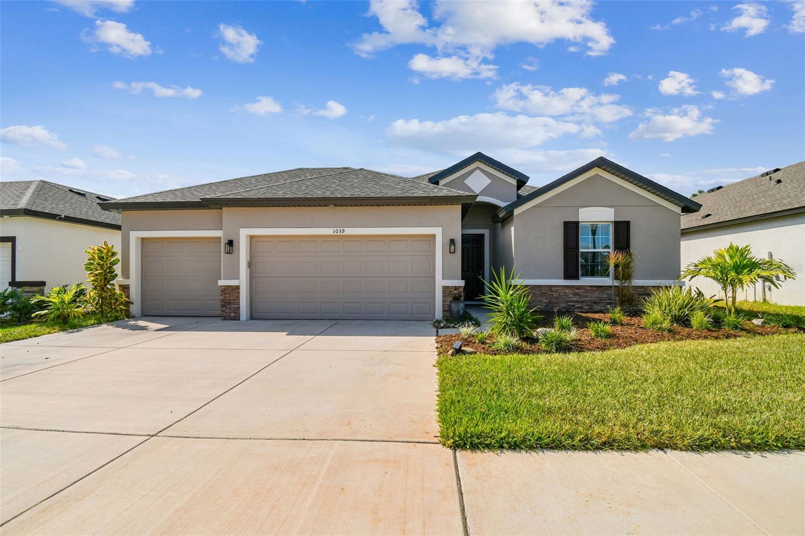 1039 Davis Heather Cir Property Photo 1