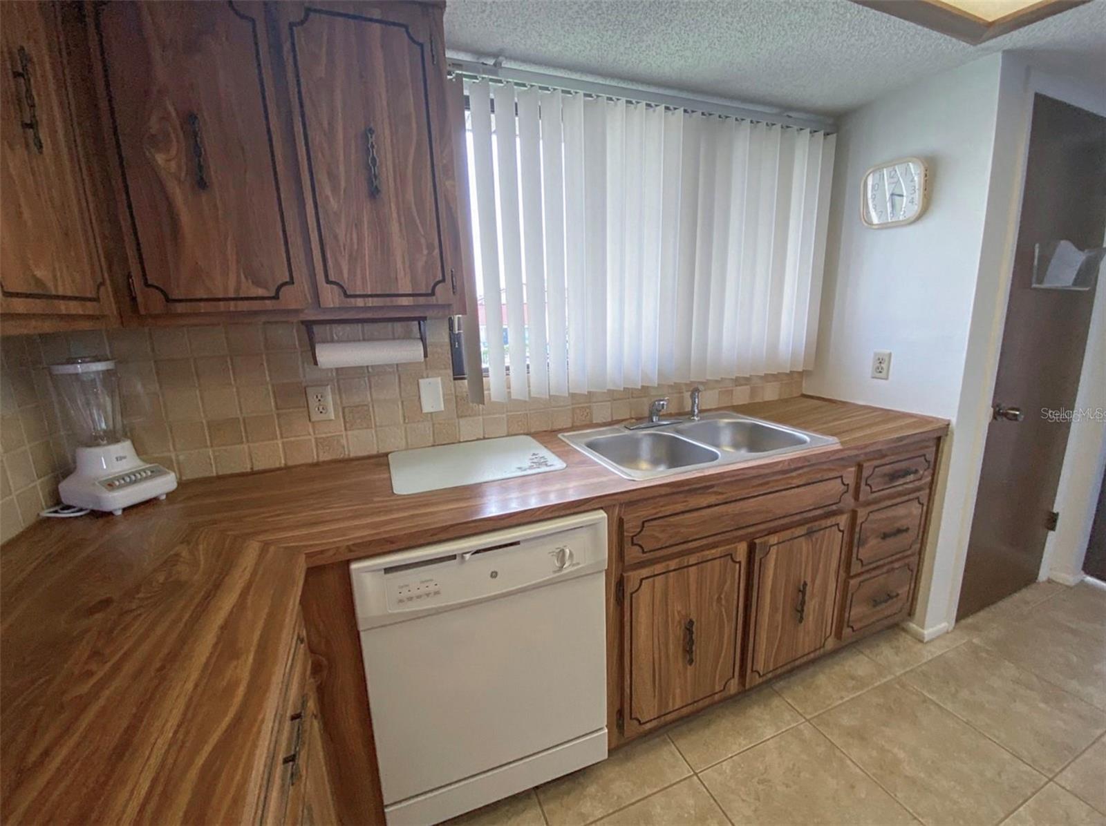 9940 Eagles Point Cir #4 Property Photo 5