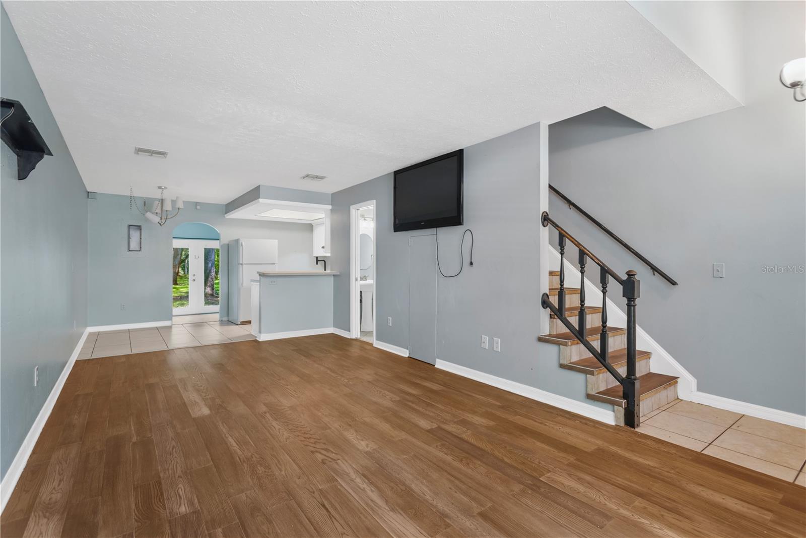 609 Saint Henry Dr Property Photo 3