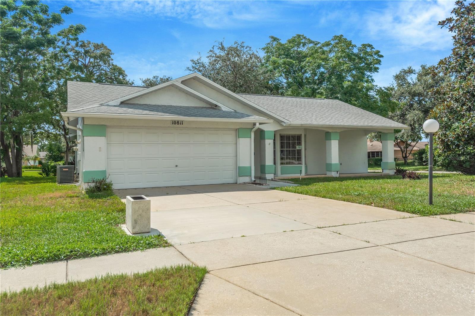10811 Peppertree Ln Property Photo 2