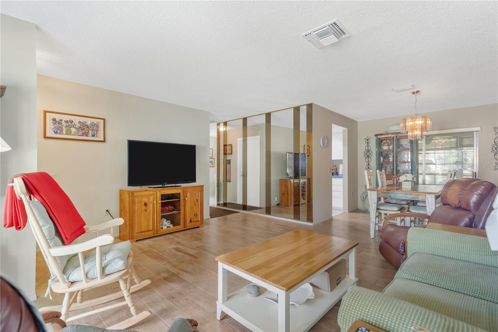 10811 Peppertree Ln Property Photo 12