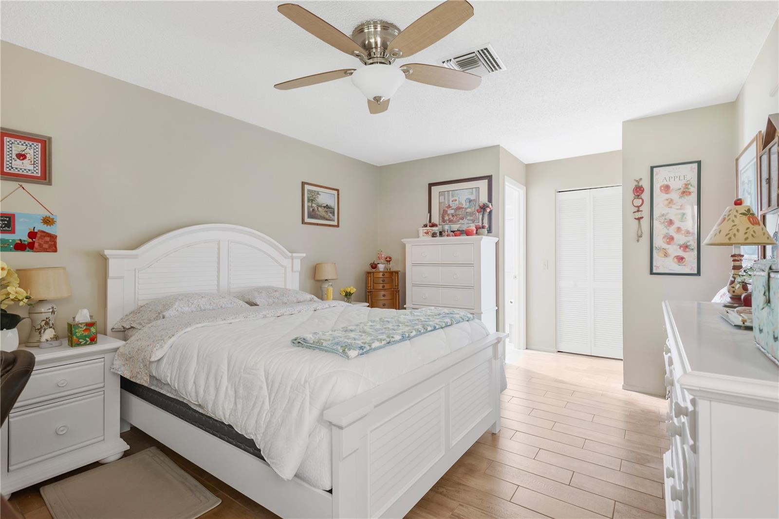 10811 Peppertree Ln Property Photo 15