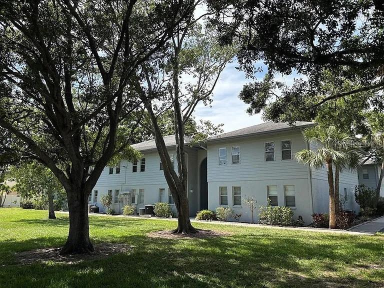 10800 US HIGHWAY 19 N #237 Property Photo 1