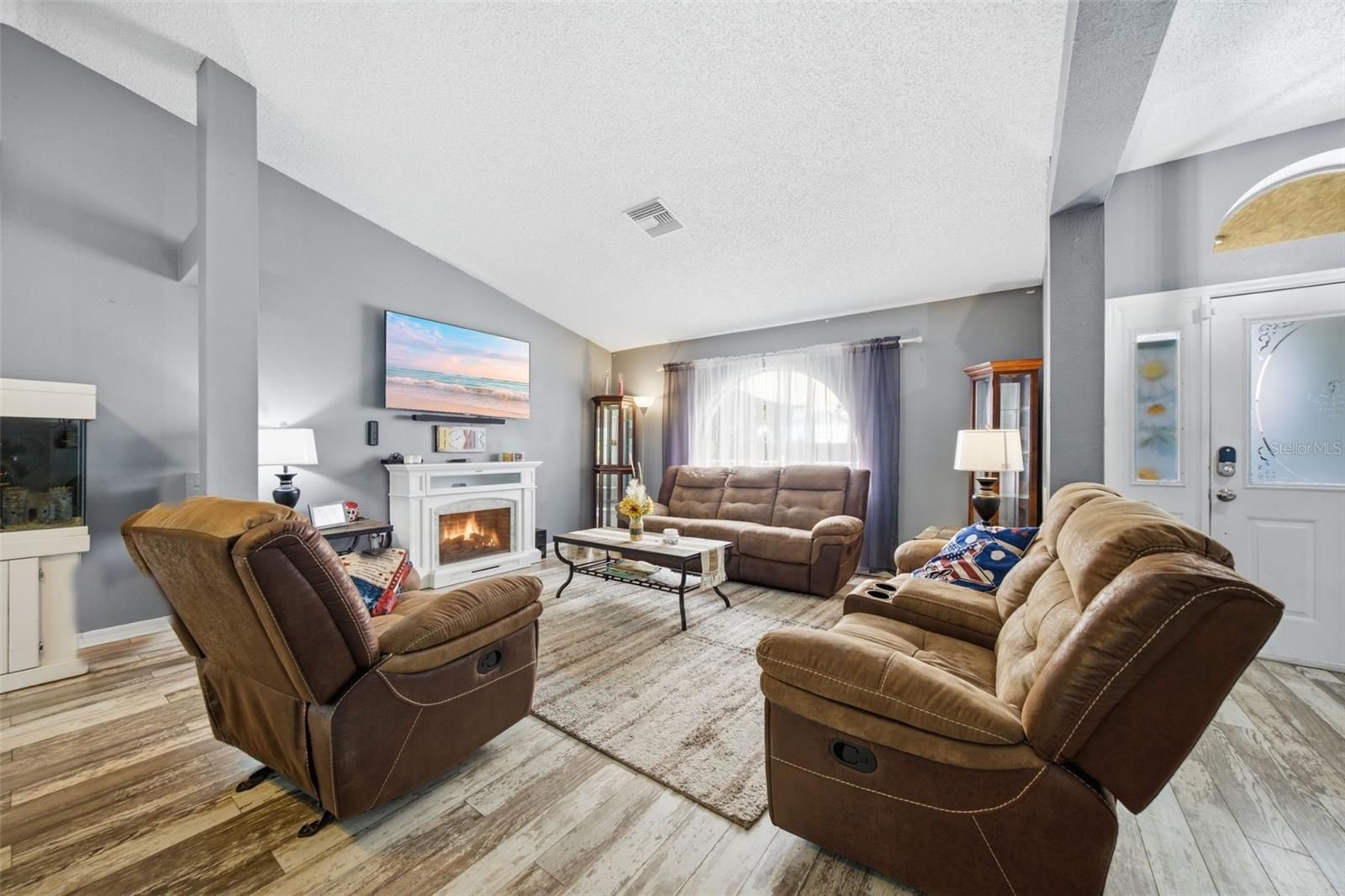 13801 Whitby Rd Property Photo 7