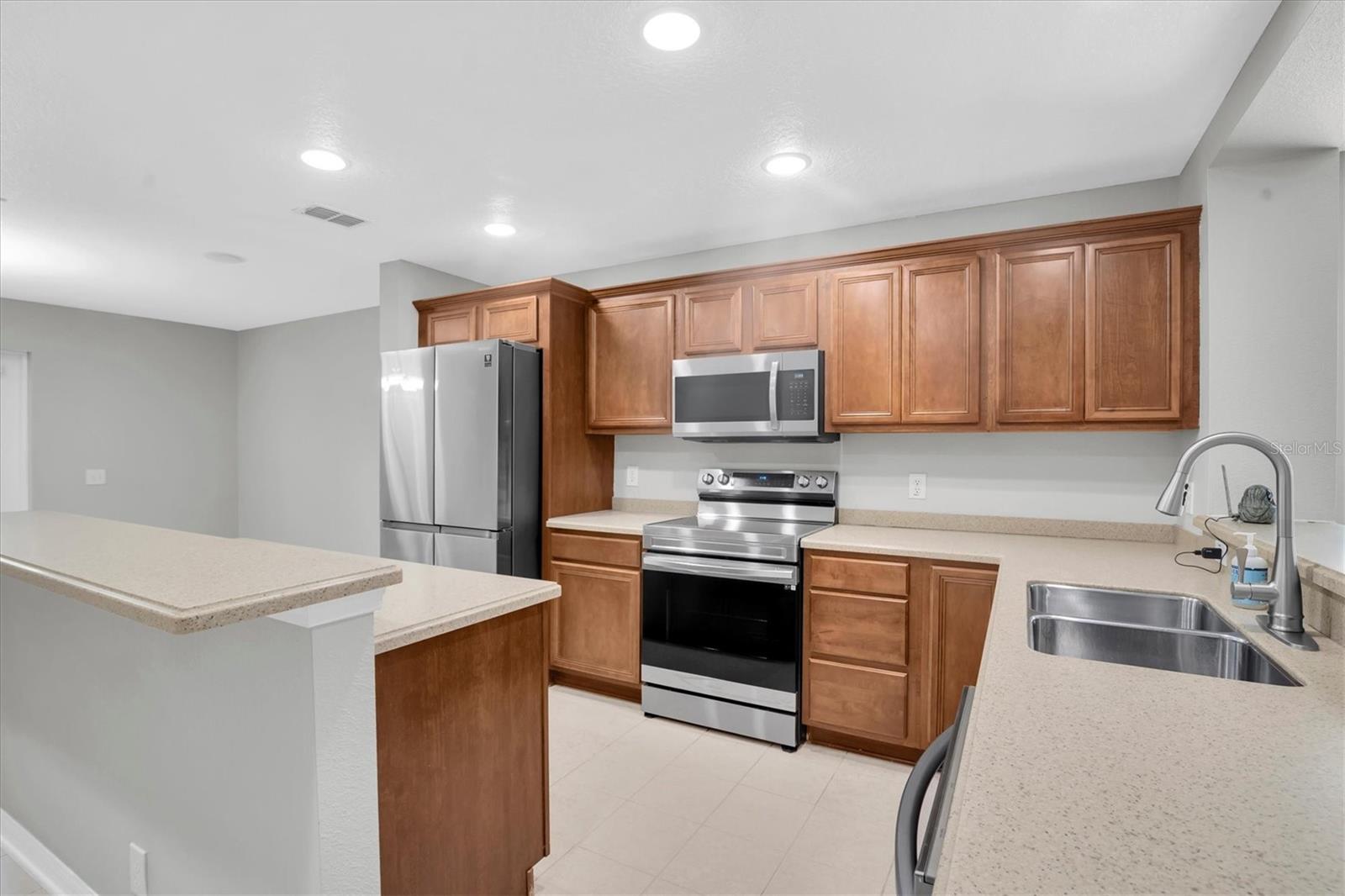 2570 Sea Wind Way Property Photo 9