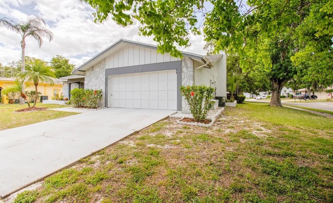 13309 Shadberry Ln Property Photo 4