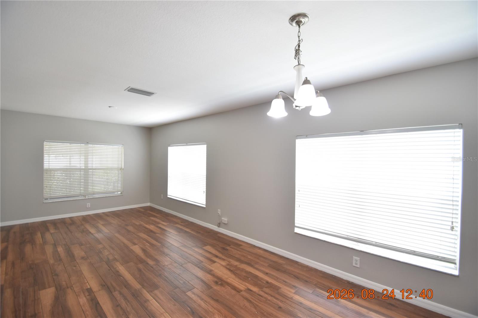 11405 Flora Springs Dr Property Photo 6