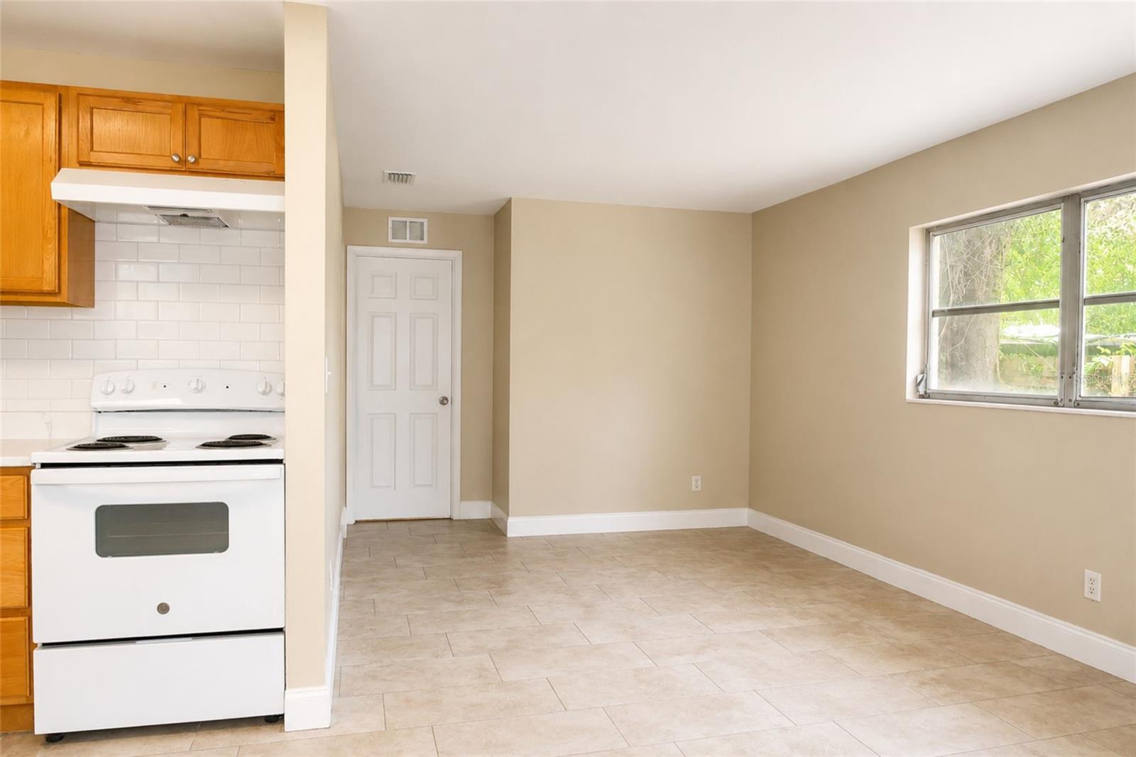 9412 N Elmer St Property Photo 15
