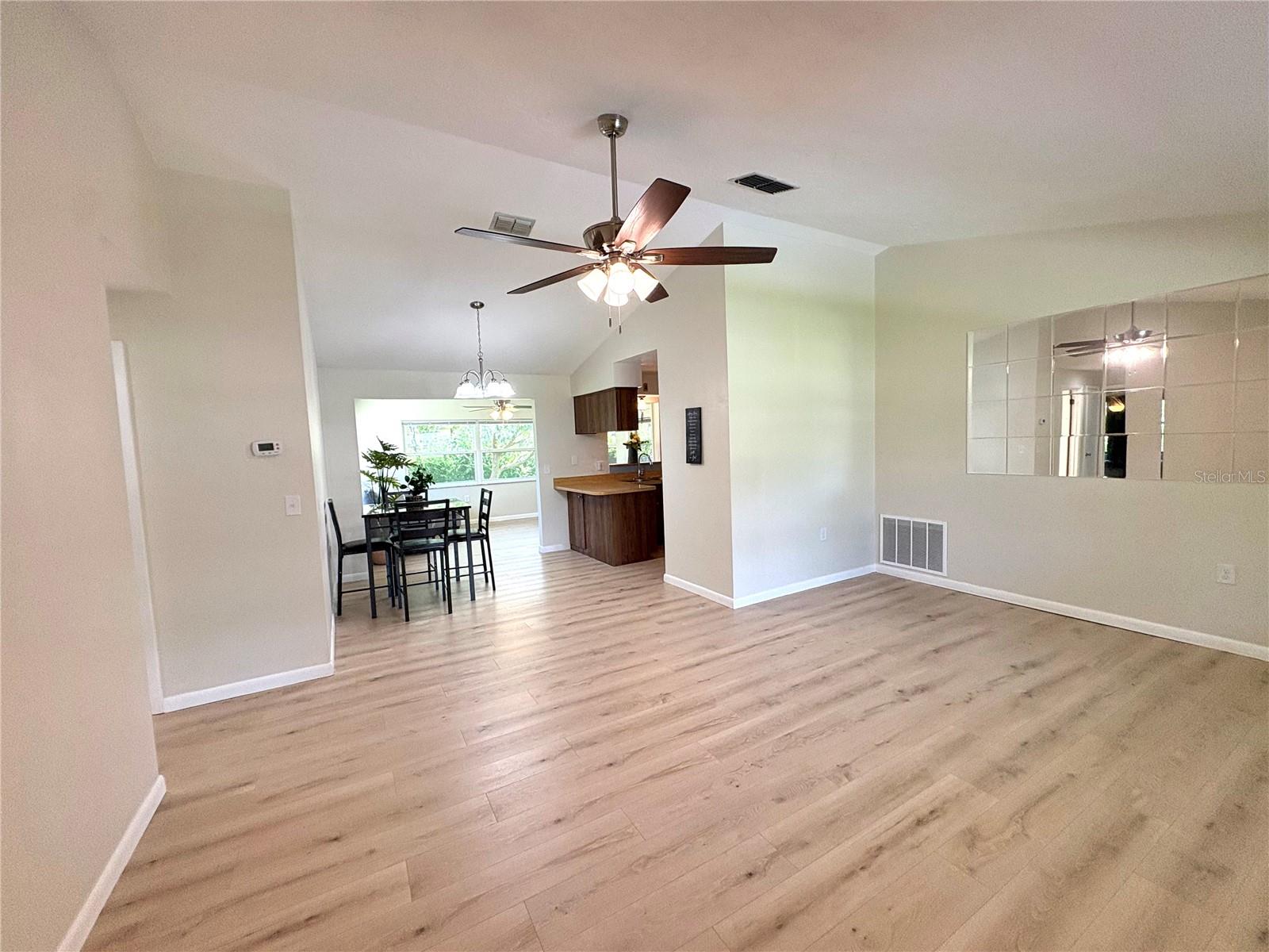 3123 N Maidencane Dr Property Photo 4