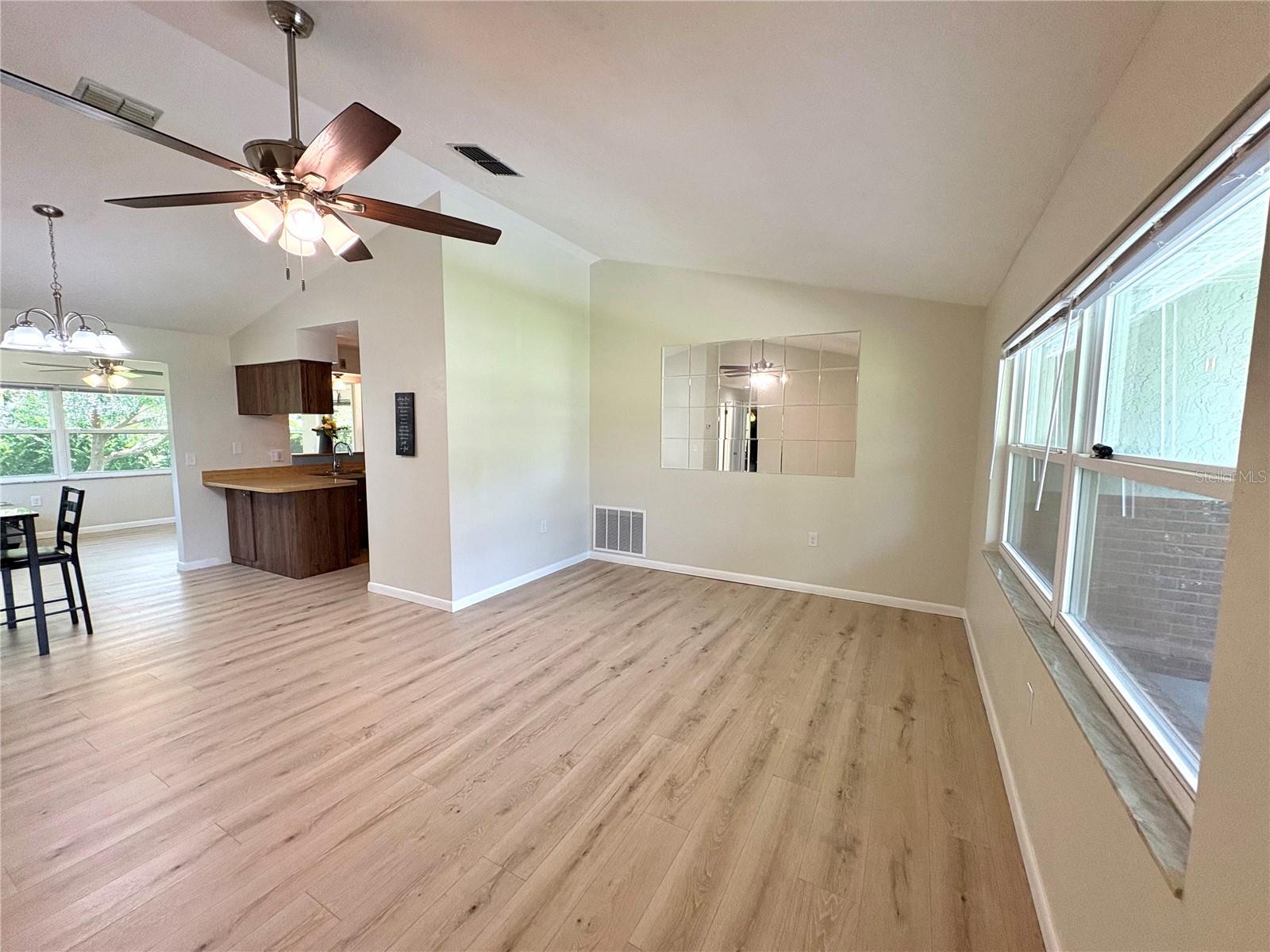 3123 N Maidencane Dr Property Photo 5