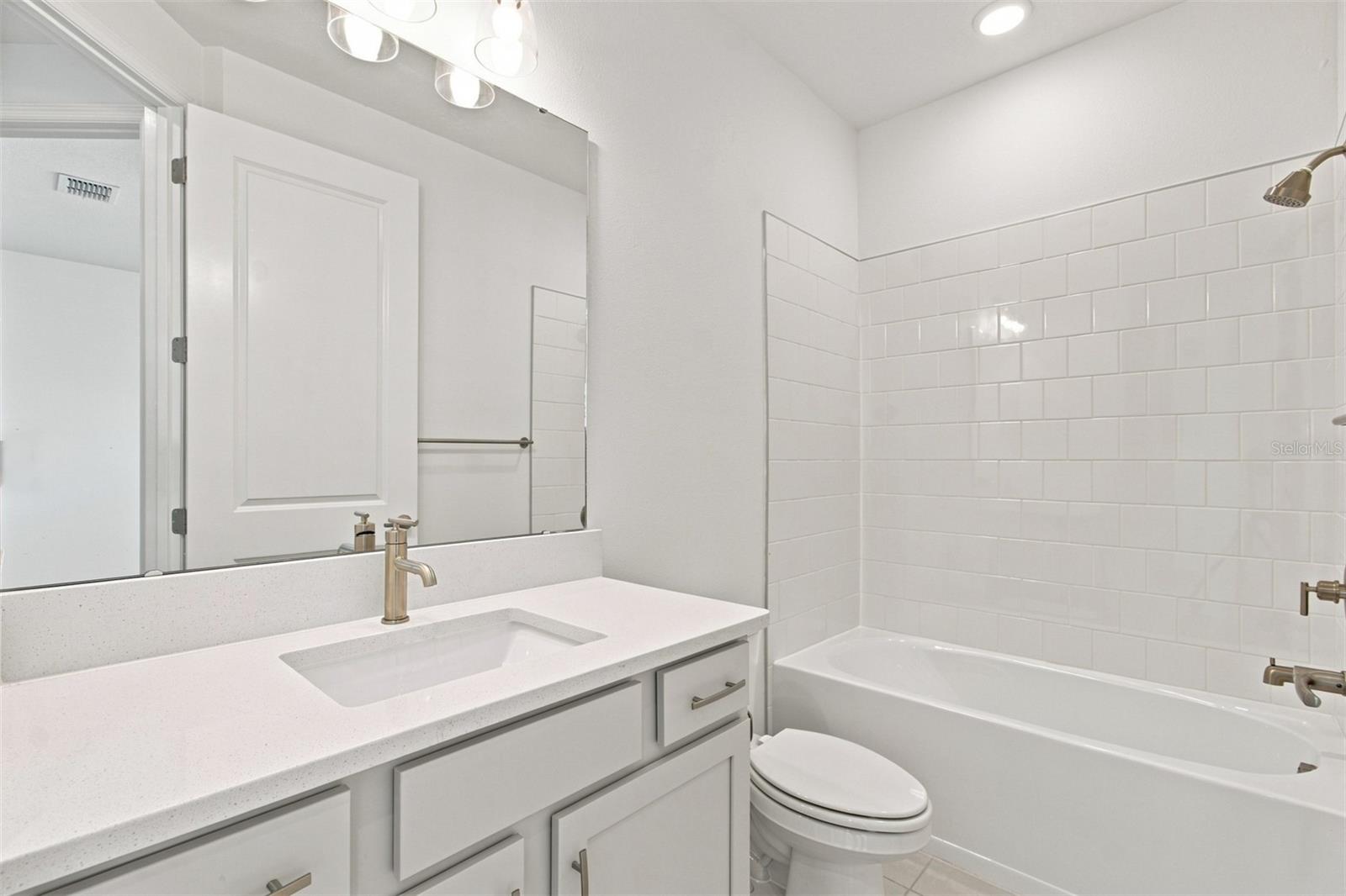 3219 Voyager Ave Property Photo 25