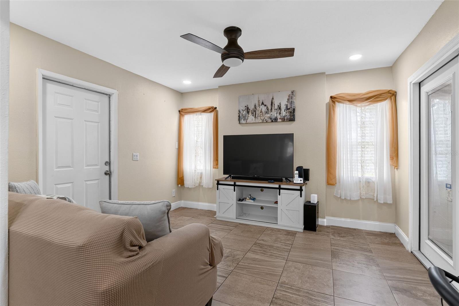 558 Broadmoor Dr Property Photo 12