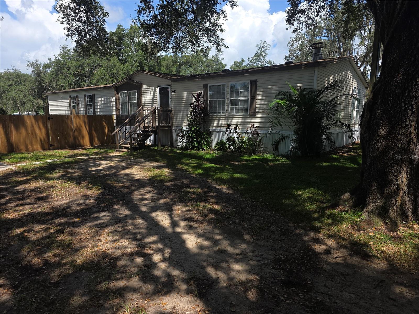 1020 Brinwood Dr Property Photo 2