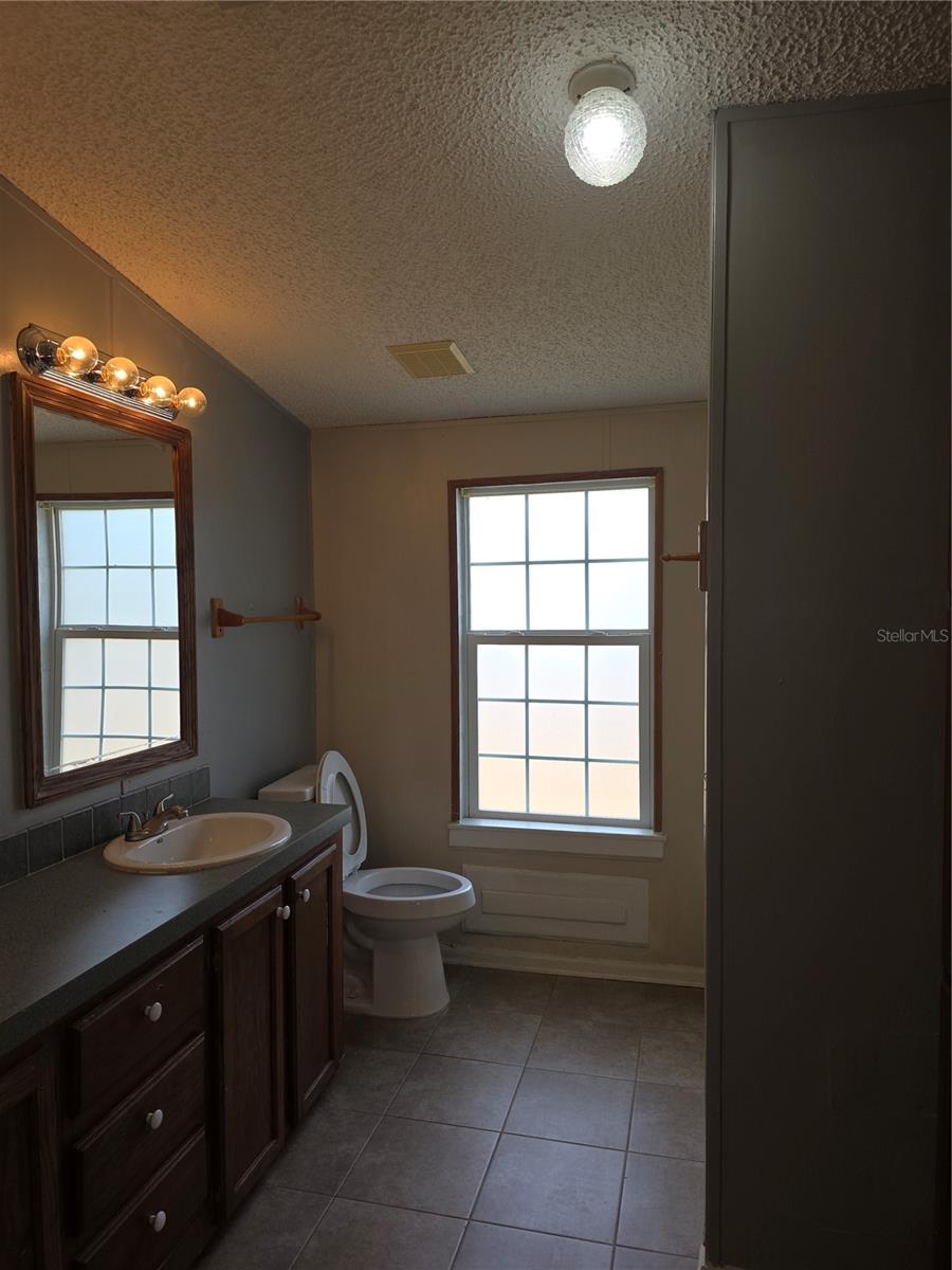 1020 Brinwood Dr Property Photo 37