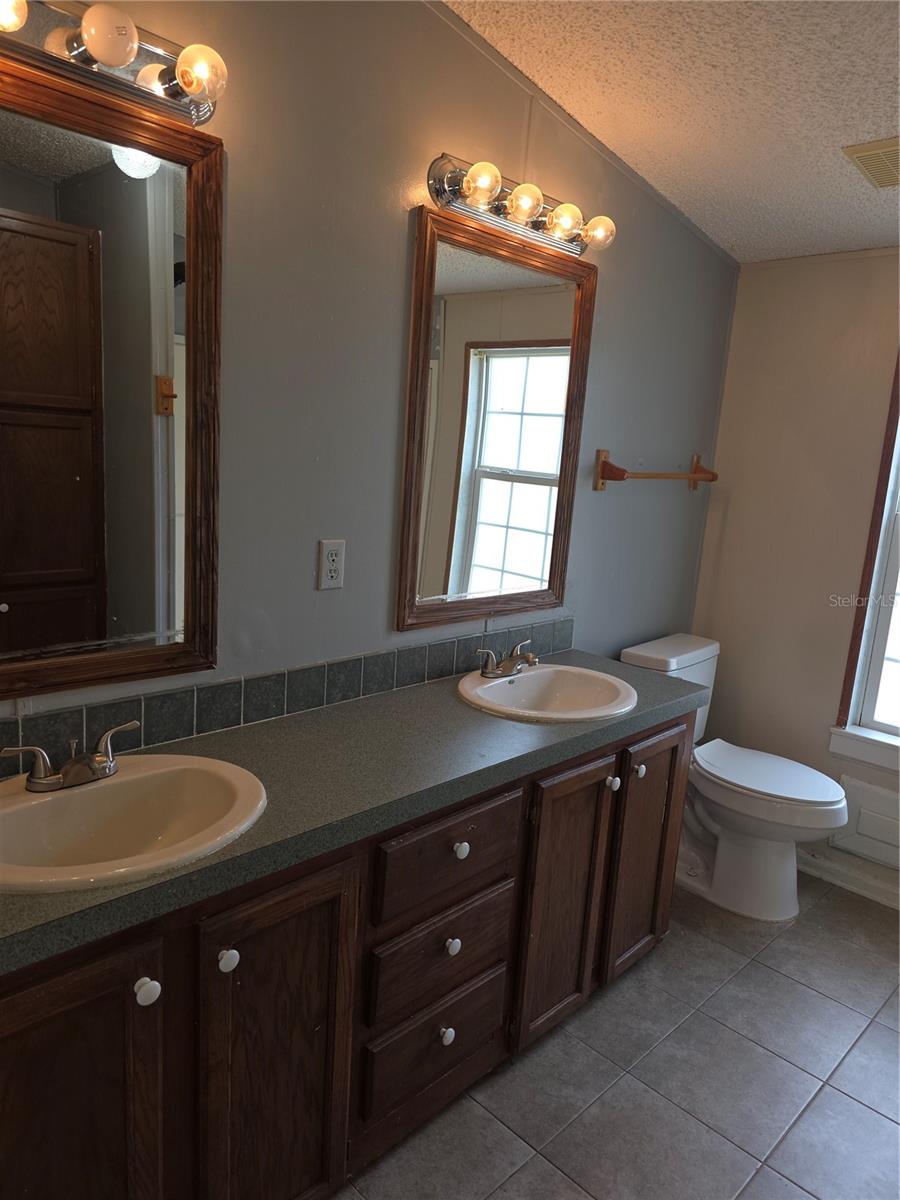 1020 Brinwood Dr Property Photo 38