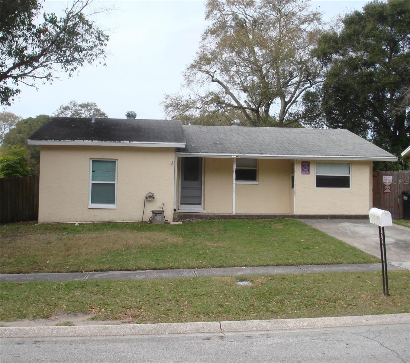1108 Hollywood Ave Property Photo 1