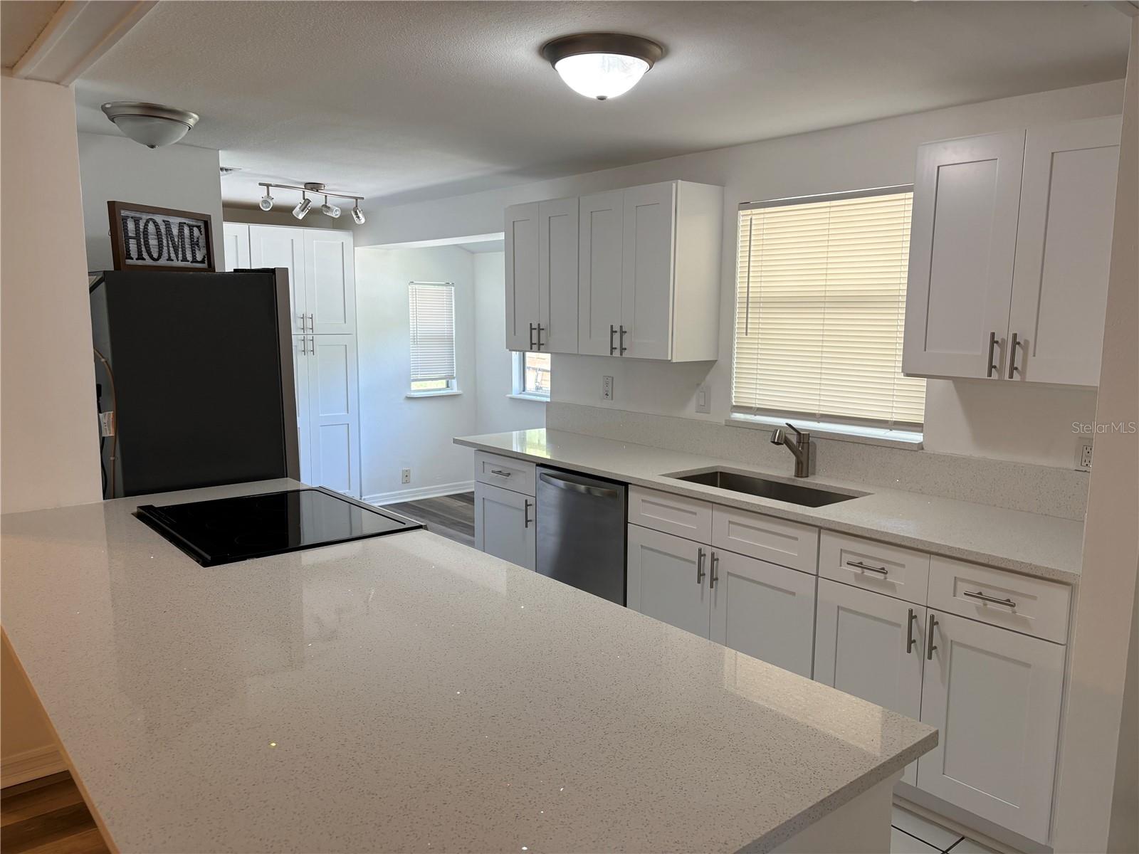 1108 Hollywood Ave Property Photo 4