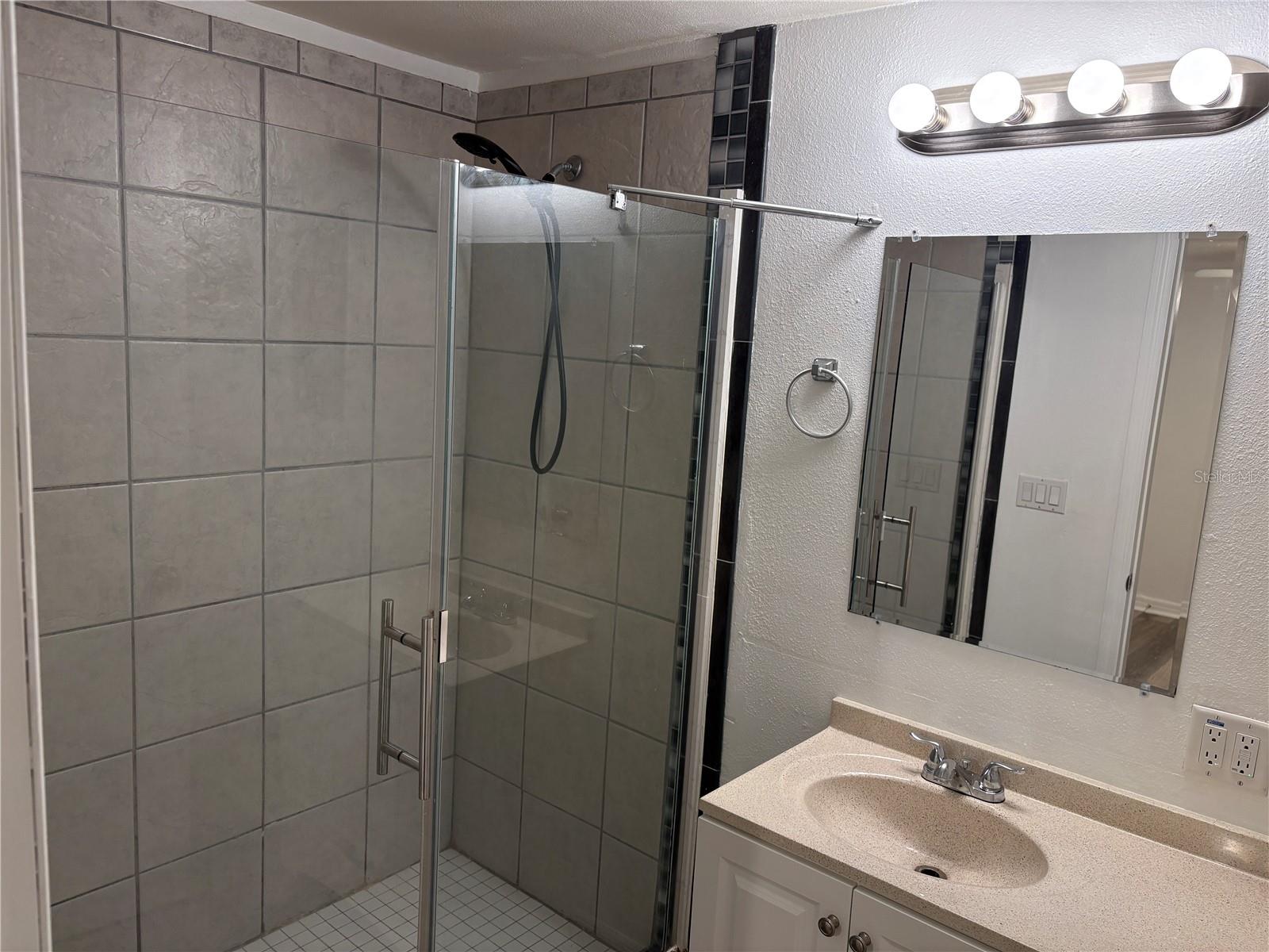 1108 Hollywood Ave Property Photo 15
