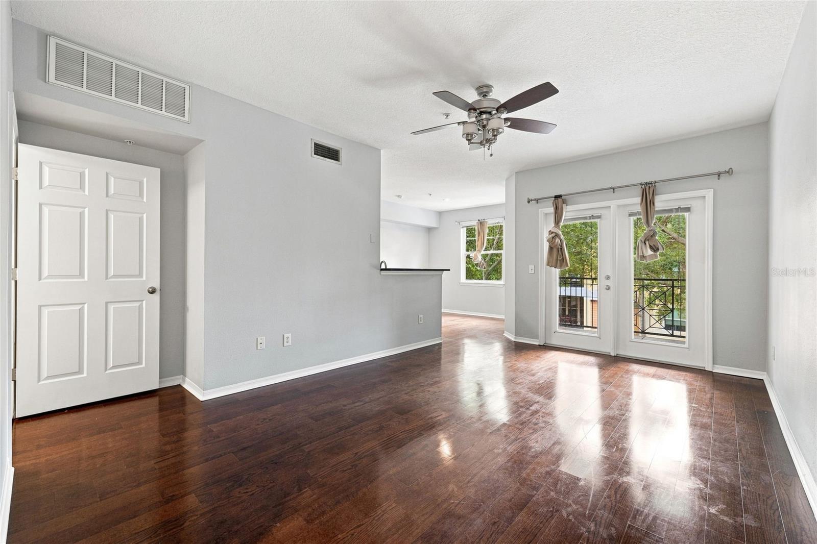 2010 E Palm Ave #14320 Property Photo 6