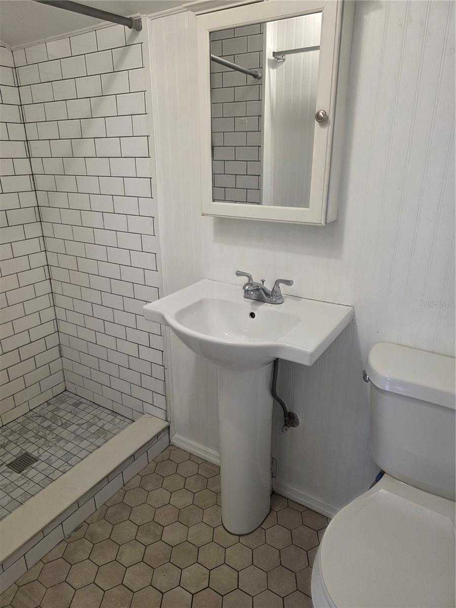 212 W Beach Pl #4 Property Photo 6