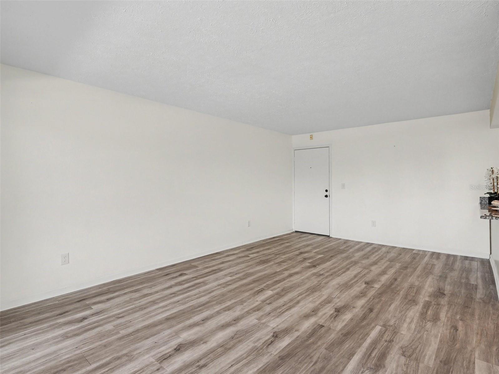 2300 Aaron St #208 Property Photo 11