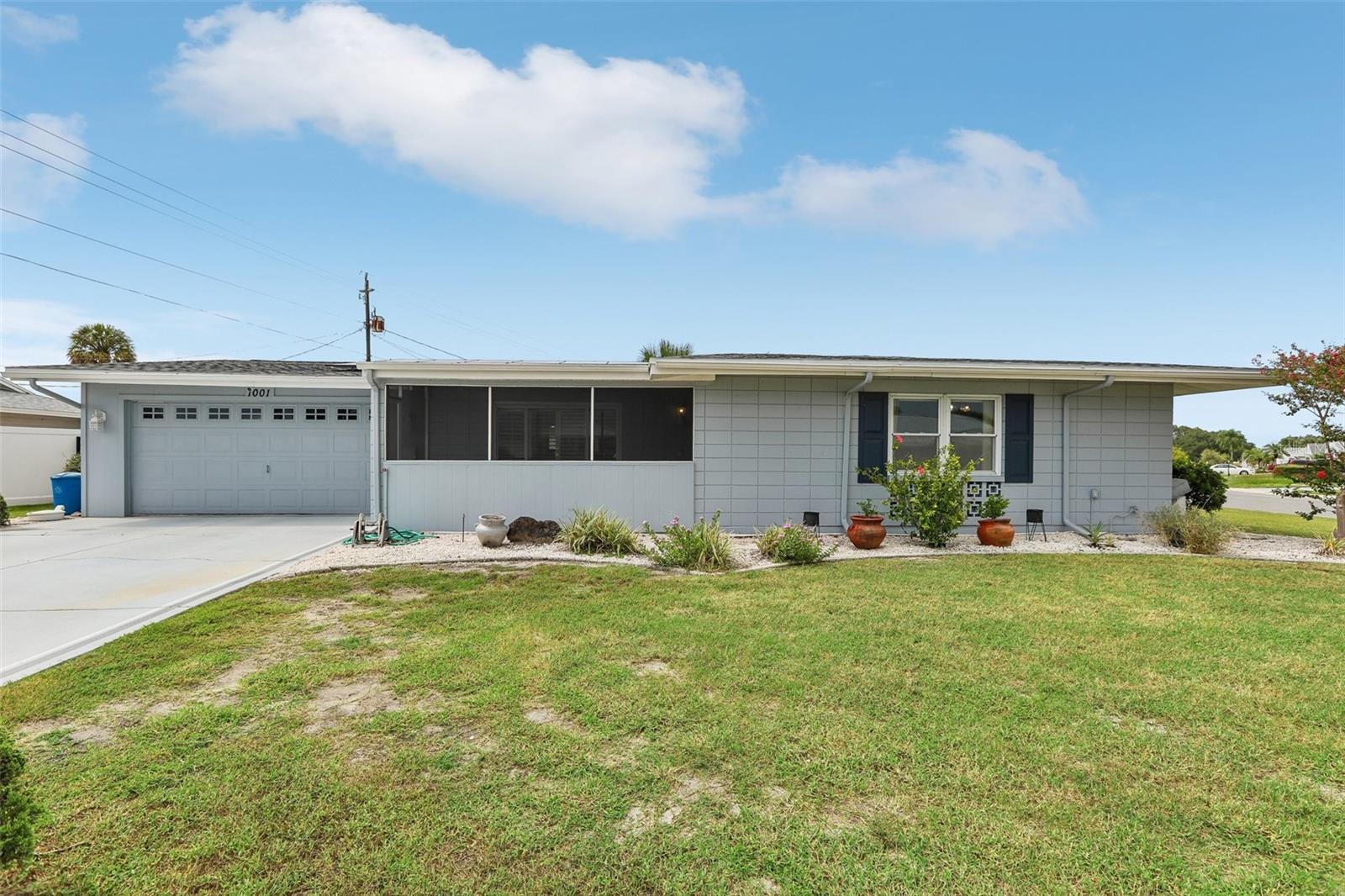 1001 La Jolla Ave Property Photo 3