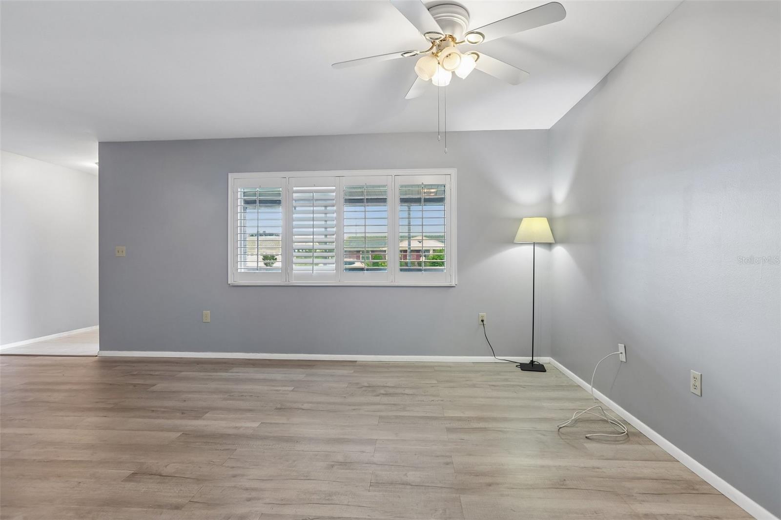 1001 La Jolla Ave Property Photo 10