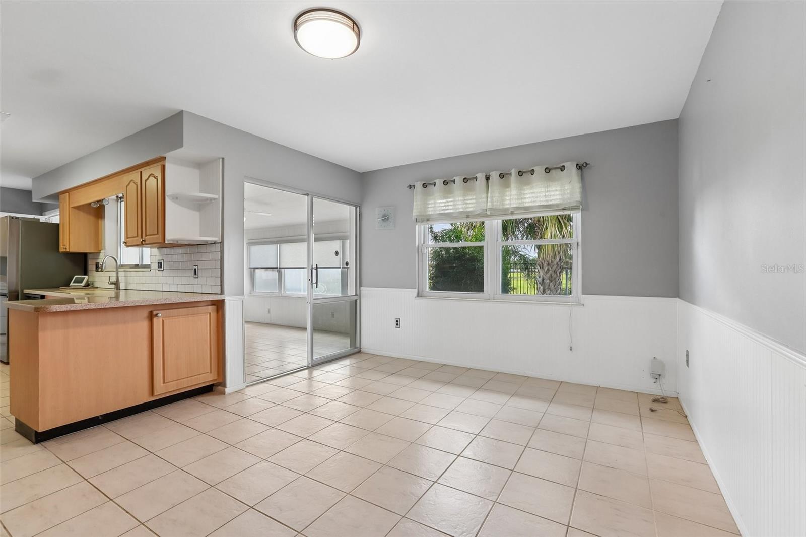 1001 La Jolla Ave Property Photo 11