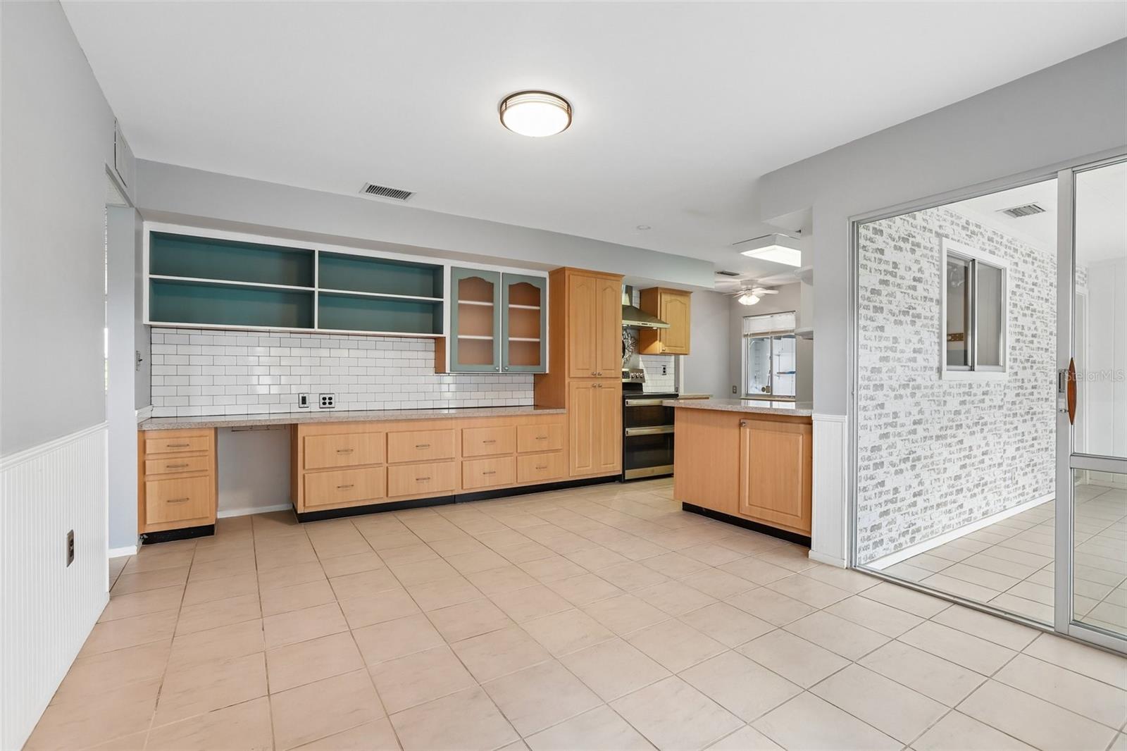 1001 La Jolla Ave Property Photo 14