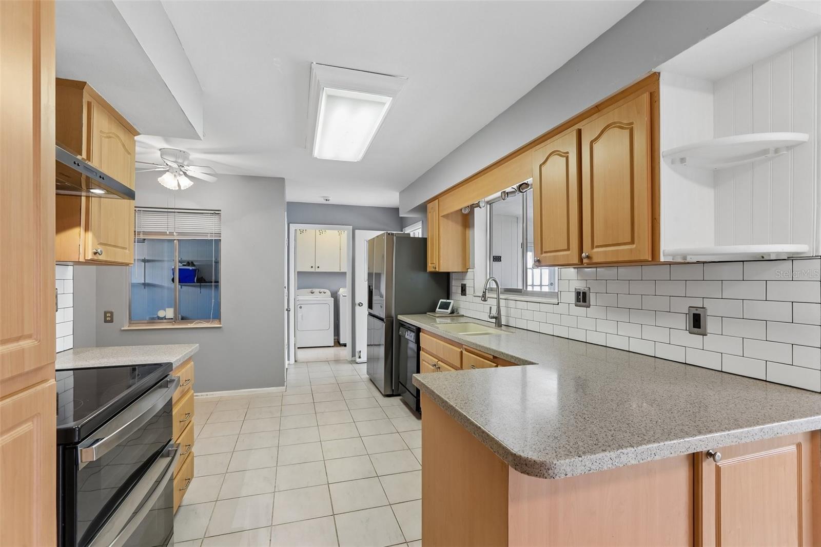 1001 La Jolla Ave Property Photo 17